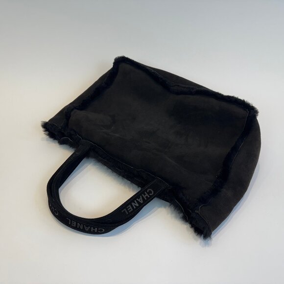 Chanel Black Suede Shearling Fur Hand Bag - Picture 7 of 16